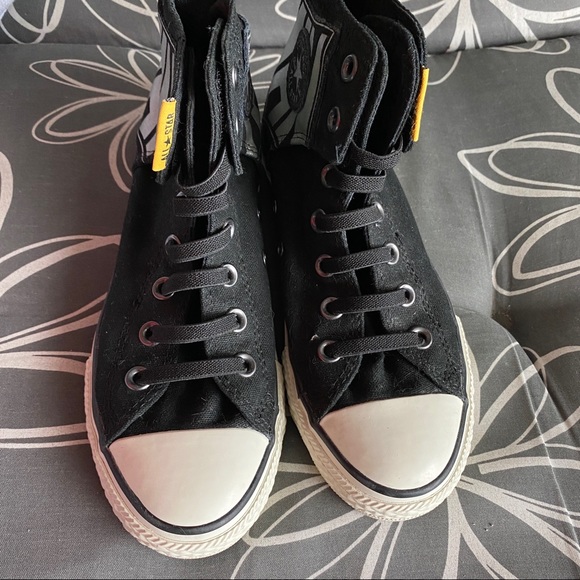 Batman *Limited Edition* All-Star Converse - Picture 5 of 16